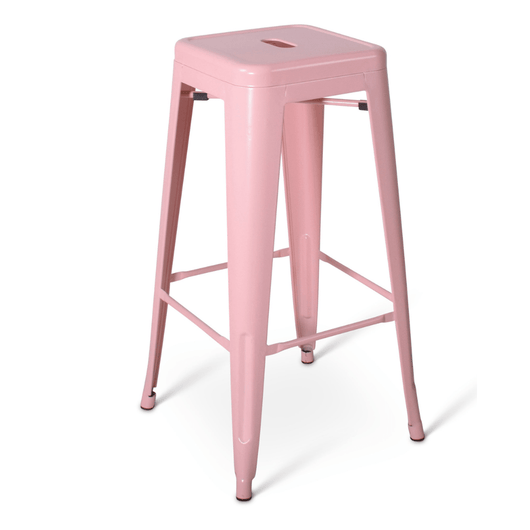 Stijlvolle roze metalen stapelbare barkruk. Hoogte 76 cm, compact design met voetsteun.